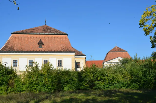 Kaštieľ Tovarníky