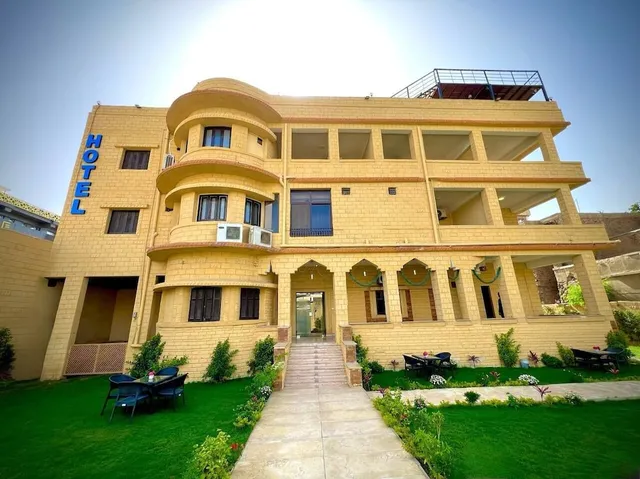 Turquoise Pyramids Gate