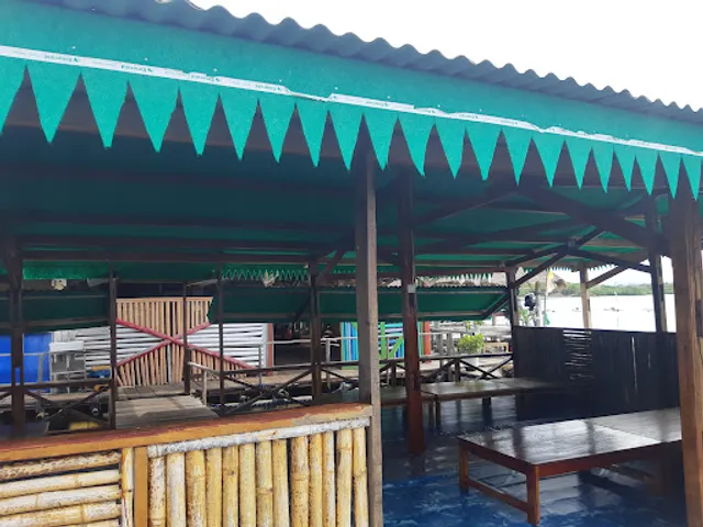 Lesehan Terapung Sadewa