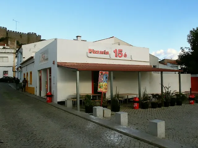 Pizzaria & Pastelaria 15 é