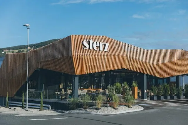 zum „STERZ" Bauernladen/Lokal