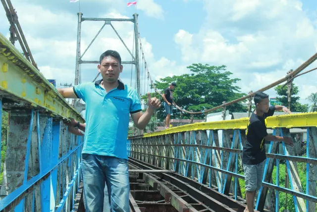 Jembatan Gantung Ujung Gading