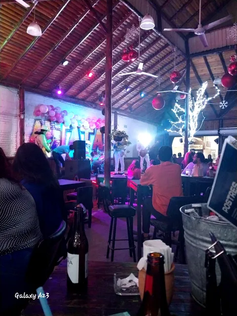 ALTATA Mariscos-Cerveza-Banda