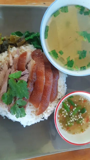 ร้านก๋วยเตี๋ยวเป็ดตุ๋นยาจีน