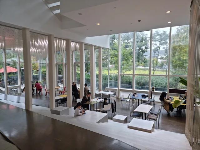 White Block Art Center & Cafe