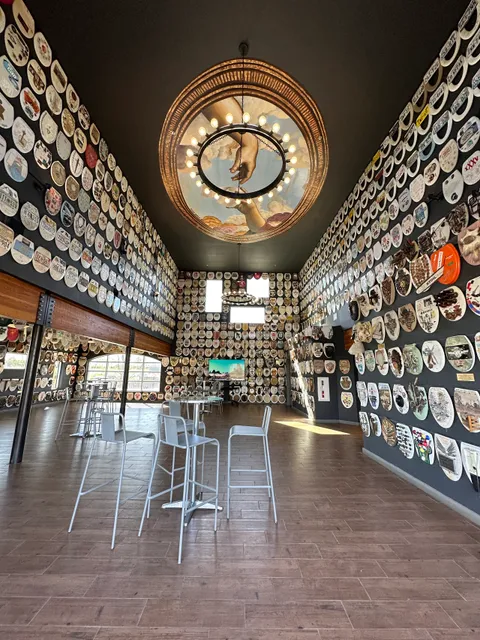 Barney Smith's Toilet Seat Art Museum