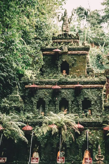 Pura Taman Pecampuhan Sala