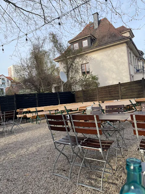 Bäumsche am Bahnhof