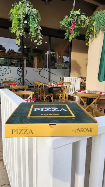 Pizza by Aromi