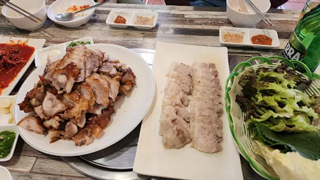 Meongseong jumbo pigs' napa feet wrap with pork