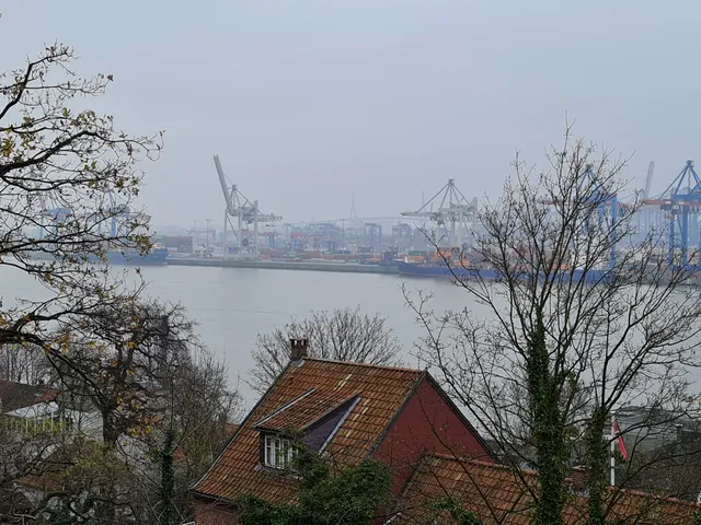 Weiße Säulenvilla an der Elbchaussee