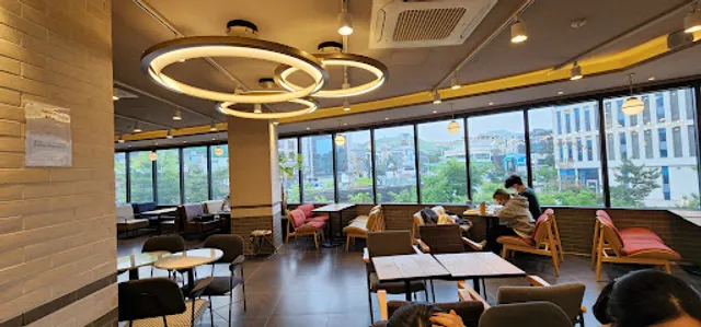 투썸플레이스 서현도서관점