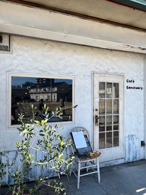 カフェ・サンクチュアリ