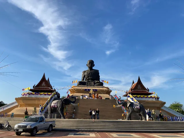 หลวงปู่รุ่งองค์ใหญ่ วัดท่ากระบือ