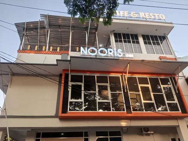 NOORIS IIN GUEST HOUSE & CAFFE