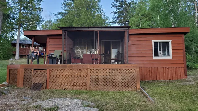 Mowat Landing Cottages