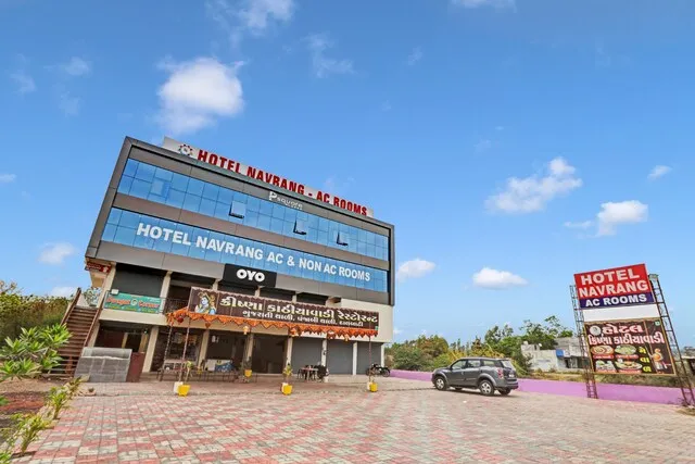 OYO Flagship Hotel Navrang