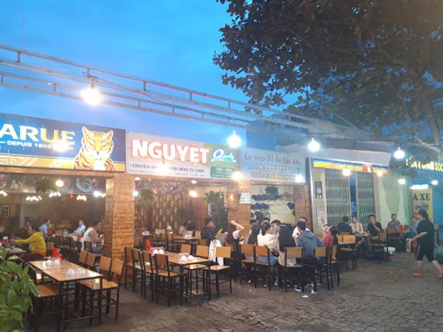 Quán ăn Nguyệt Quán