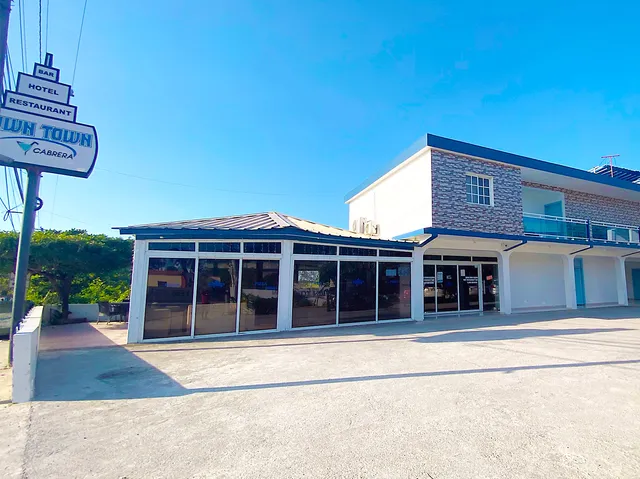 Down Town Cabrera Hotel , Restaurant & Bar