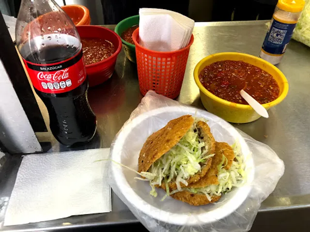 Gorditas El Güero y Lupita