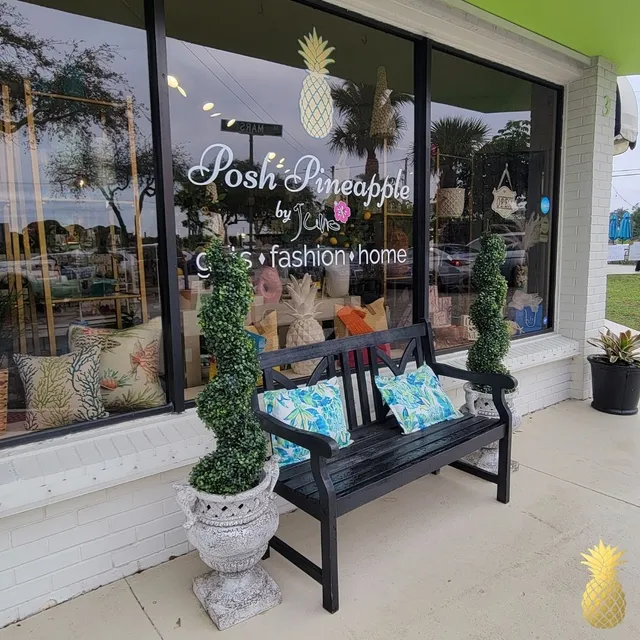 Posh Pineapple by Juno