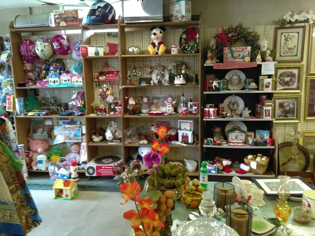 Carducci's 2nd Hand Shop