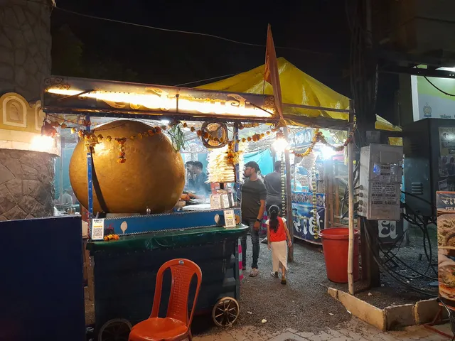 Radhe radhe chole kulche (Ushanagar Chowpatty)