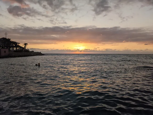 Kuanos Beach Resort, Chekka