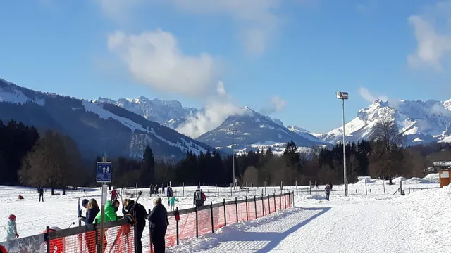 Kinderwagen und Spieleweg