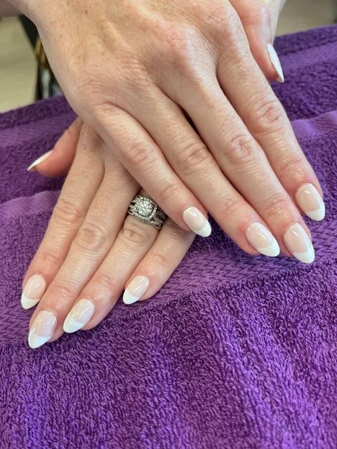 NATURAL NAILS BY MARISA
