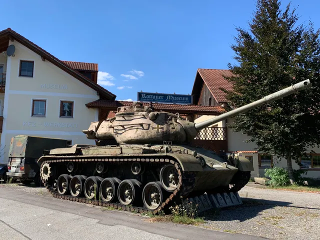 Rottauer Museum für Fahrzeuge, Wehrtechnik und Zeitgeschichte. Öffnungszeit nach Vereinbarung