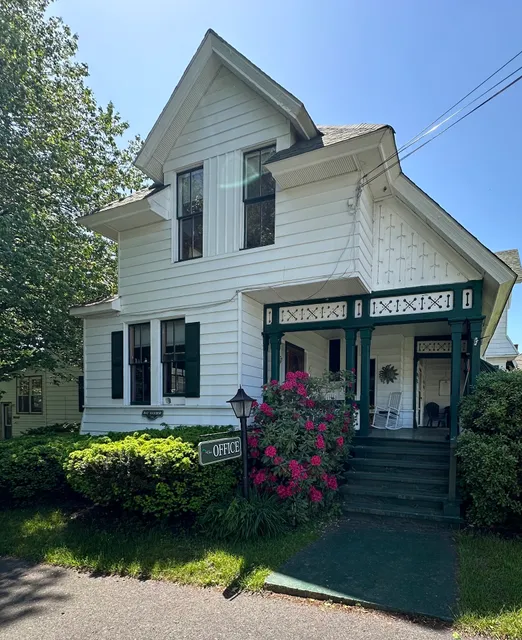 The Elms Waterfront Cottages