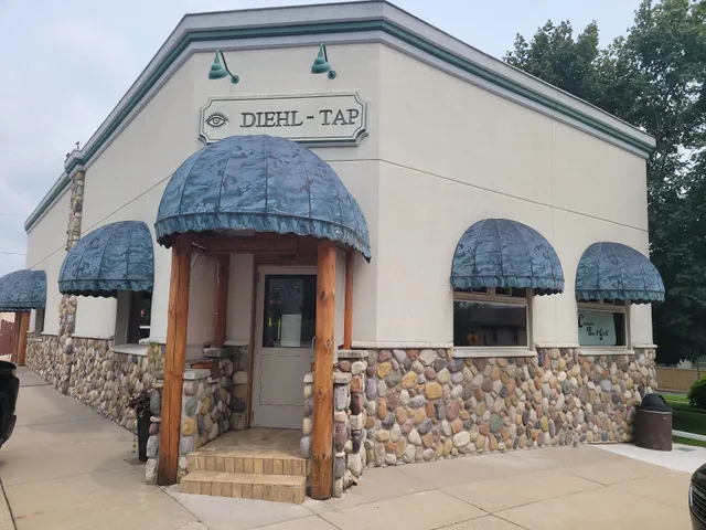 Cousins Bar and Grill