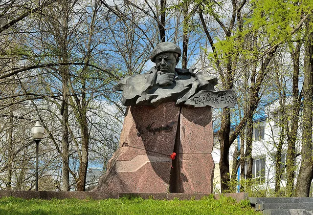 Pamyatnik Vladimiru Korotkevichu