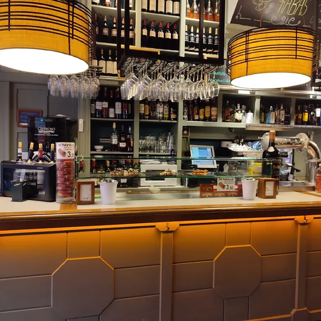 Bar La Cátedra Tapas y Vinos