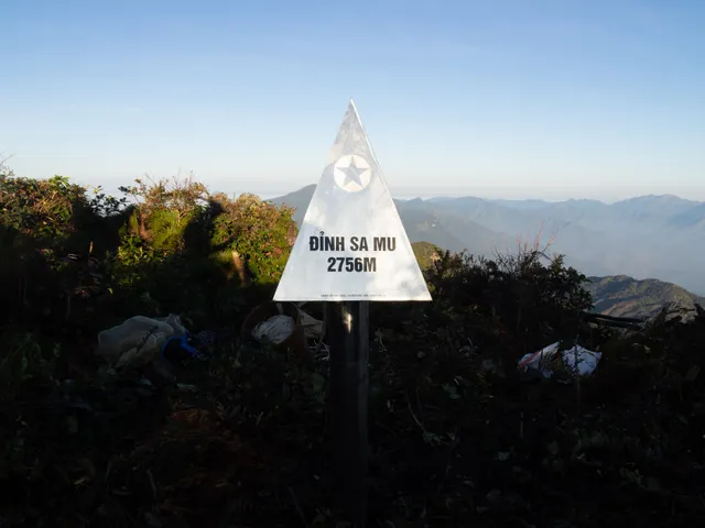 Đỉnh Sa Mu U Bò 2756m