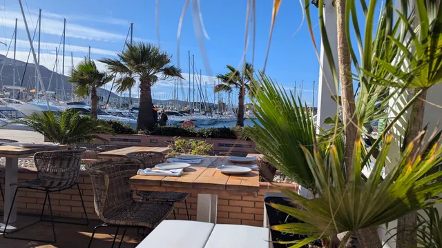 The Food and Lounge Bar