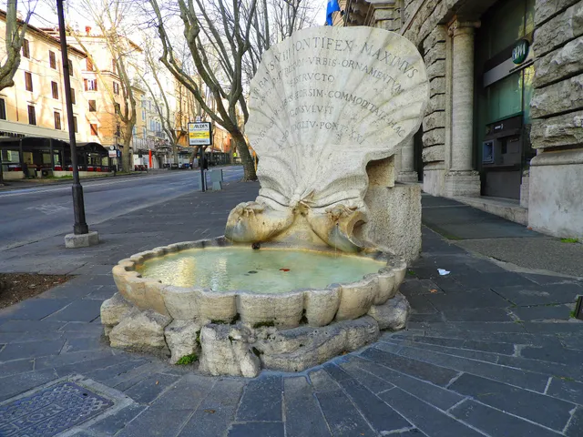 Fountain of the Bees