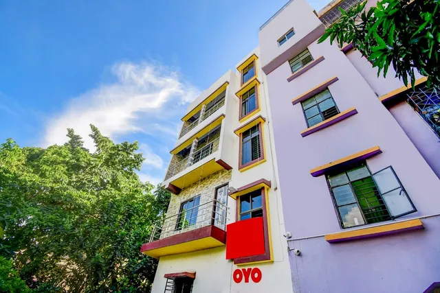 Super OYO Flagship Sonar Bangla Guest House Near Acropolis Mall