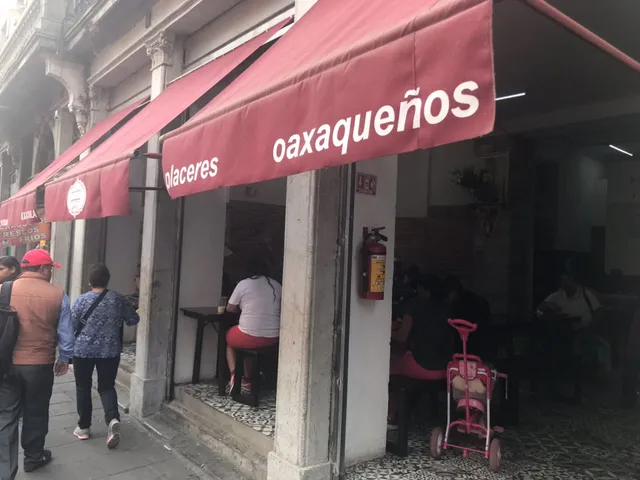 Restaurante Xaachila. Tlayudas y Comida Oaxaqueña