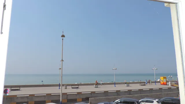 FRONT DE MER ET FALAISE 317