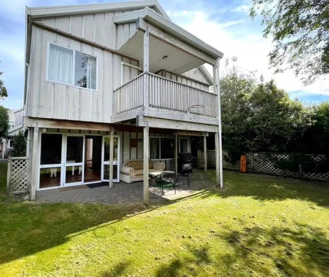 Howards Mountain Lodge