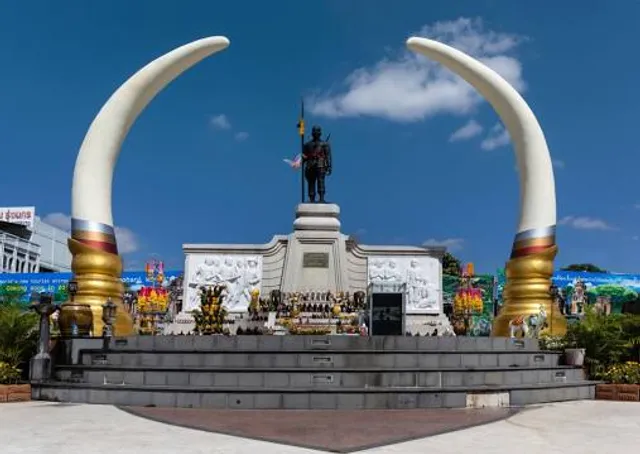 Phraya Surin Phakdi Si Narong Changwang (Pum) Monument