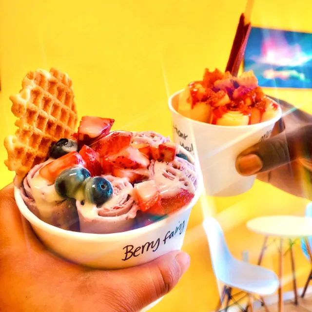 Aurora Rolling Ice Cream