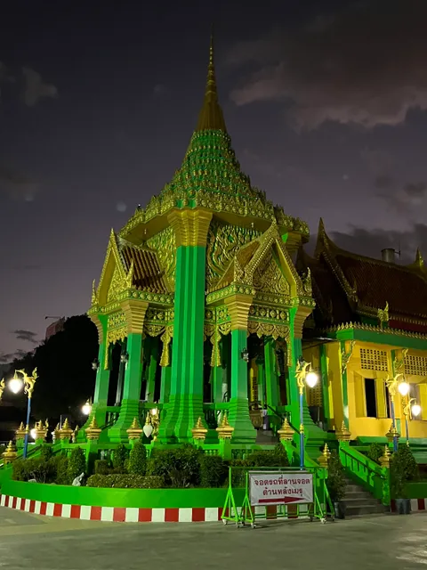 Wat Lum Charoen Sattha