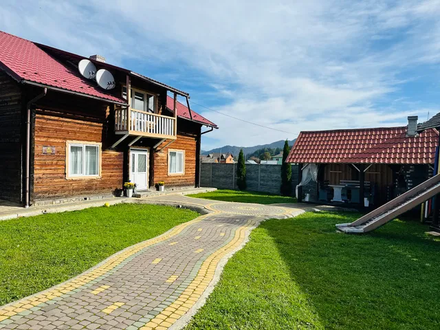 Садиба «Дерев’яна хата»