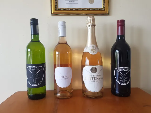 Plettenvale Wines - Vineyard Cottages + Suites