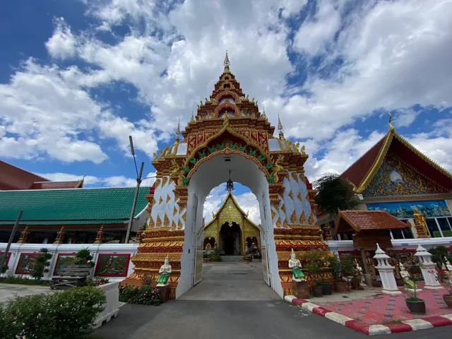 Wat Pa Prao Nok (Wat Khum Kham)