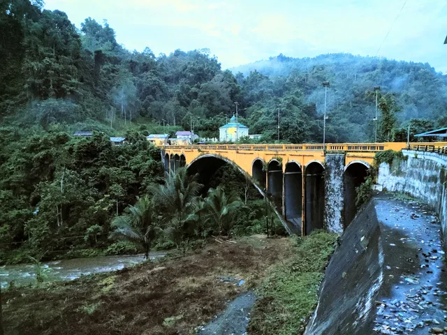 Jembatan Bolong