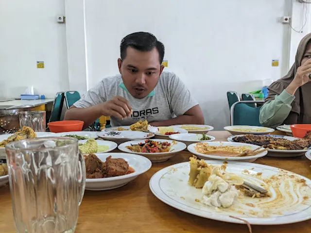 Rumah Makan Bareh Solok Uni Sal Baru